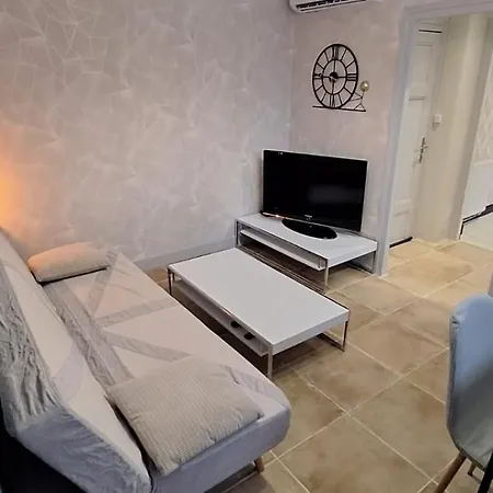 S-e-r-a-l-y 1 Apartment