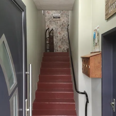 S-e-r-a-l-y 1 Apartment